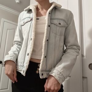 Levi's Light Blue Denim Jacket with Cream Sherpa Lining